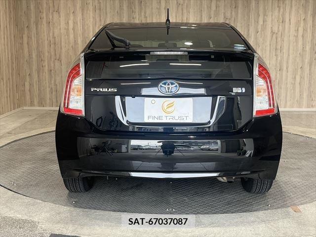 Toyota PRIUS 2015-11 381284-16