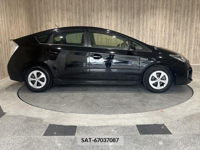 Toyota PRIUS 2015-11 381284-15