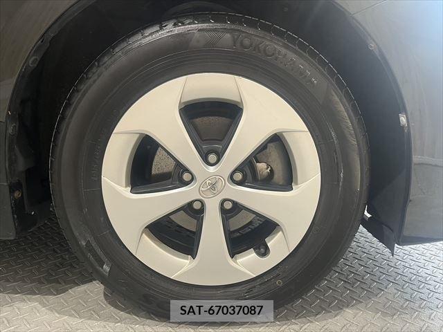 Toyota PRIUS 2015-11 381284-12