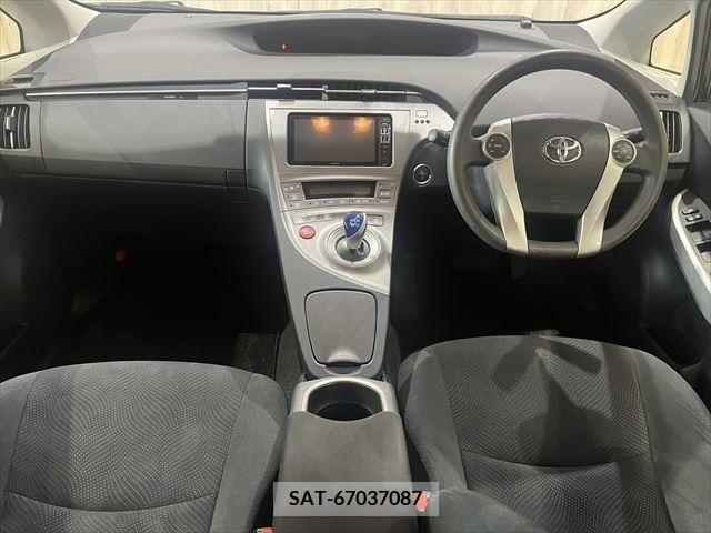 Toyota PRIUS 2015-11 381284-1