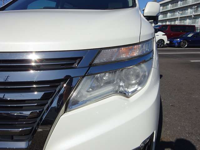 Nissan ELGRAND 2017-03 18827-3