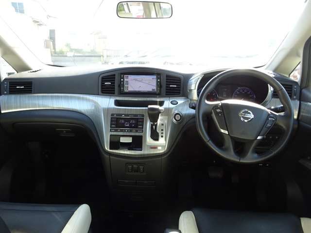 Nissan ELGRAND 2017-03 18827-1