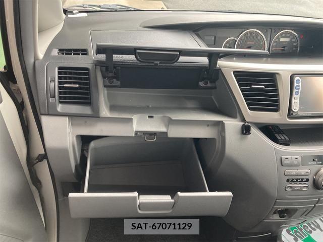 Toyota VOXY 2005-07 201057-12