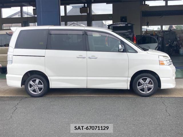 Toyota VOXY 2005-07 201057-3
