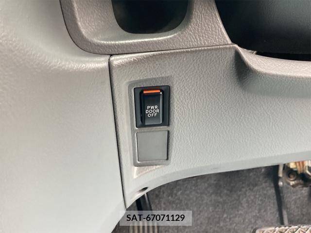 Toyota VOXY 2005-07 201057-14