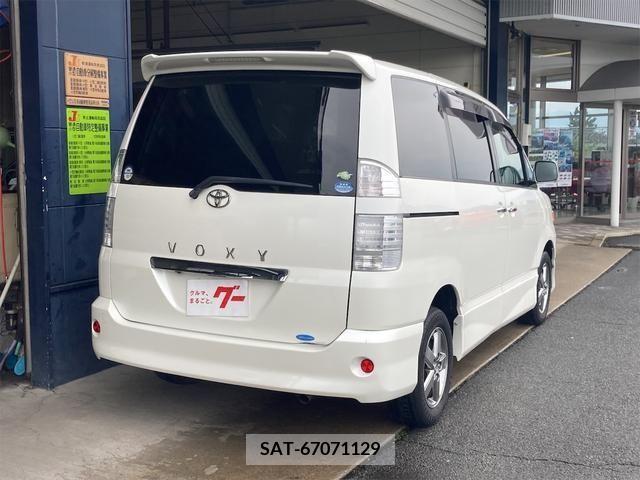 Toyota VOXY 2005-07 201057-4