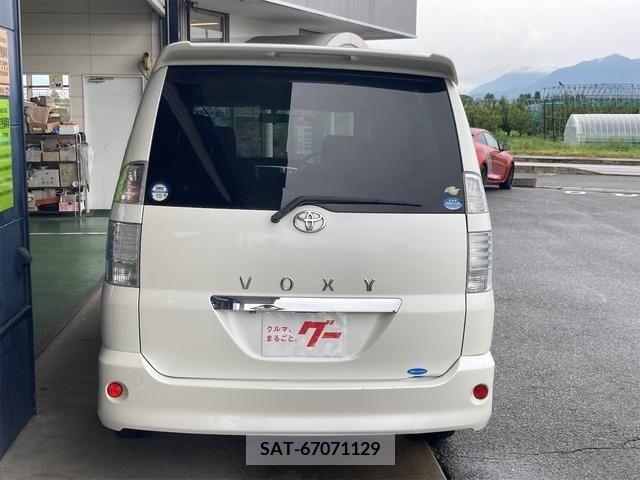 Toyota VOXY 2005-07 201057-5