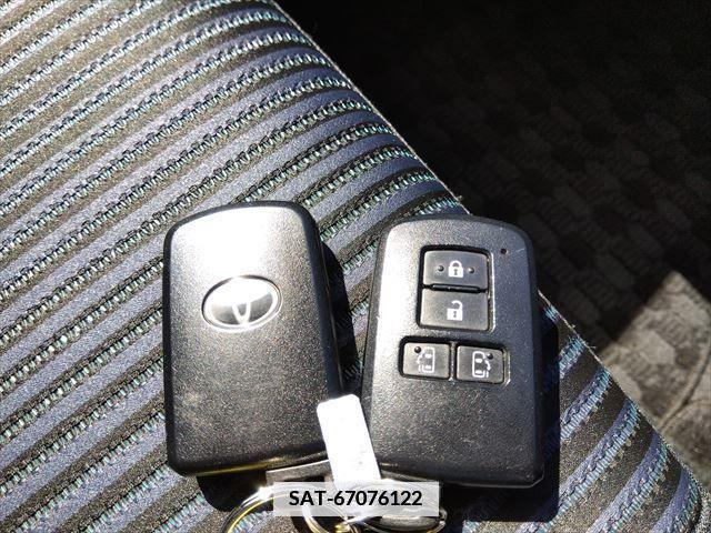 Toyota VOXY 2015-07 382968-26