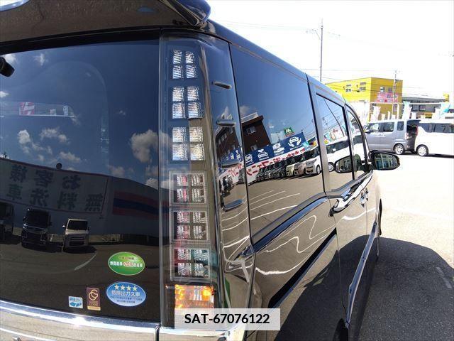 Toyota VOXY 2015-07 382968-5