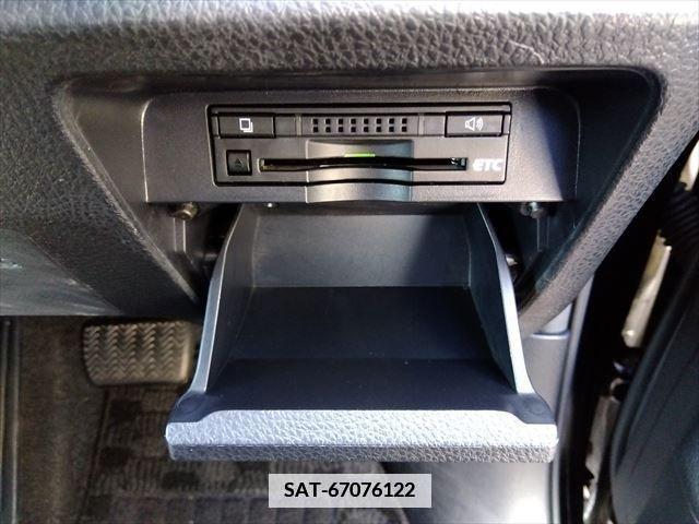 Toyota VOXY 2015-07 382968-24