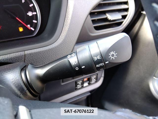 Toyota VOXY 2015-07 382968-22