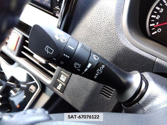 Toyota VOXY 2015-07 382968-21