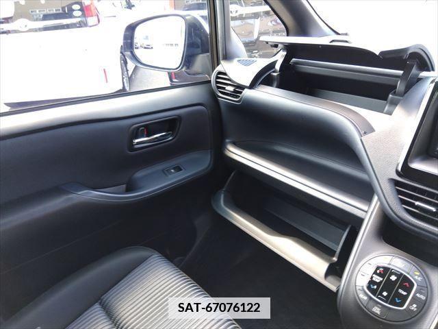 Toyota VOXY 2015-07 382968-19