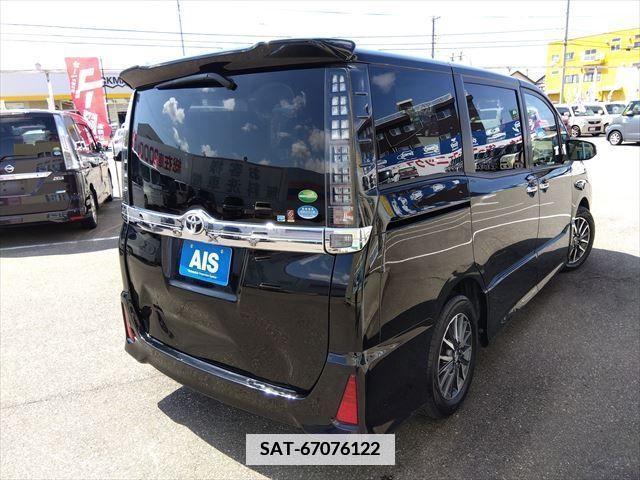 Toyota VOXY 2015-07 382968-2