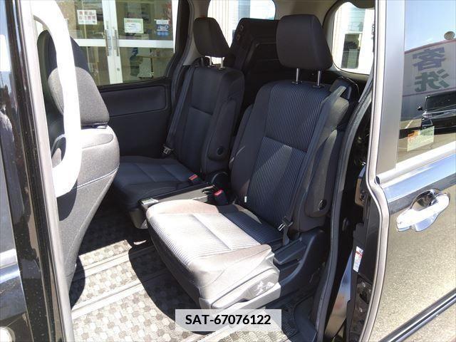 Toyota VOXY 2015-07 382968-13