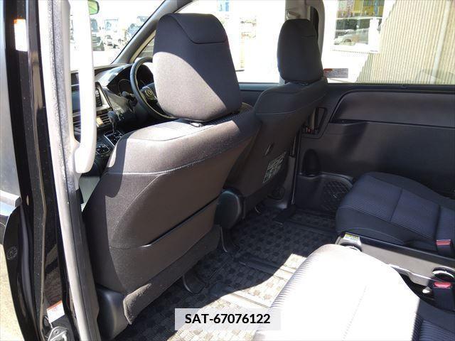 Toyota VOXY 2015-07 382968-12