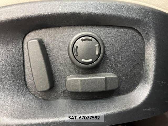 Jaguar E-PACE 2019-03 273176-10