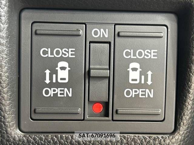 Honda N BOX CUSTOM 2018-01 364871-4