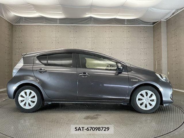 Toyota AQUA 2012-11 314118-5