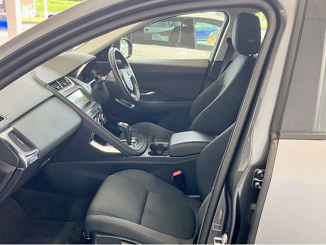 Jaguar E-PACE 2018-09 6244-4