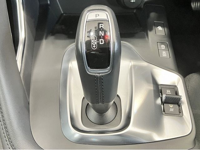 Jaguar E-PACE 2018-09 6244-11