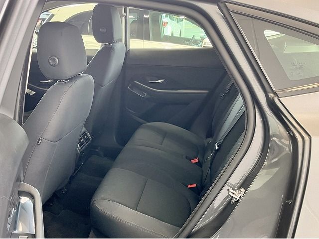 Jaguar E-PACE 2018-09 6244-12