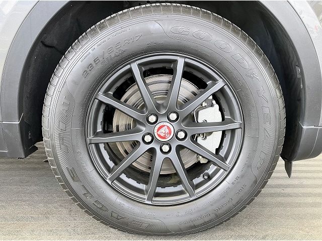 Jaguar E-PACE 2018-09 6244-5