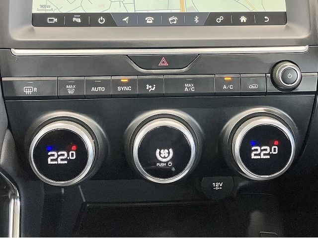 Jaguar E-PACE 2018-09 6244-8