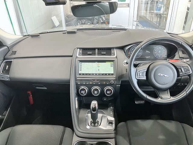 Jaguar E-PACE 2018-09 6244-2