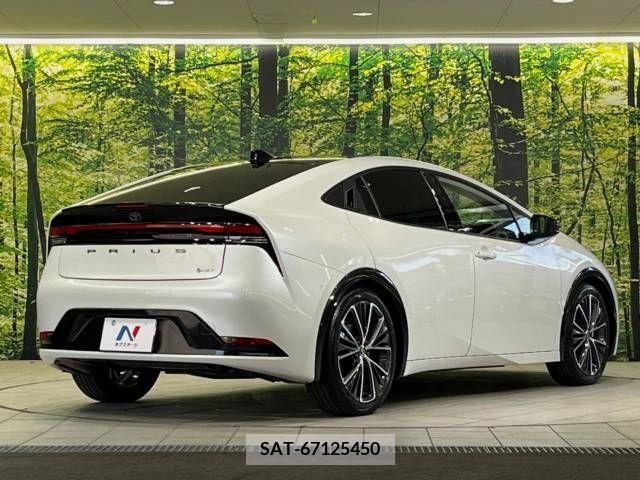 Toyota PRIUS 2023-02 377971-17