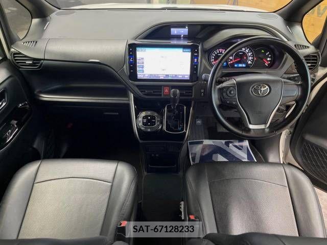 Toyota VOXY 2020-10 321667-1