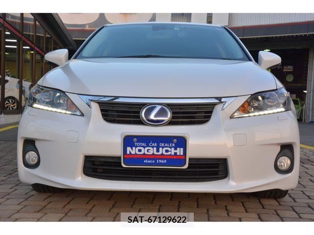 Lexus CT 2011-11 221845-1