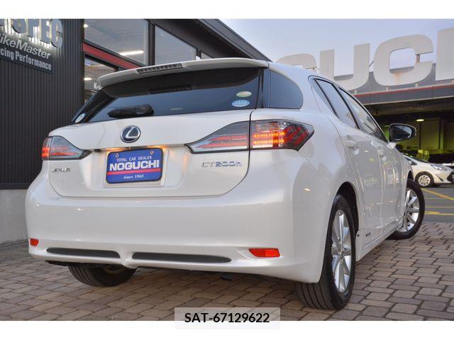 Lexus CT 2011-11 221845-4