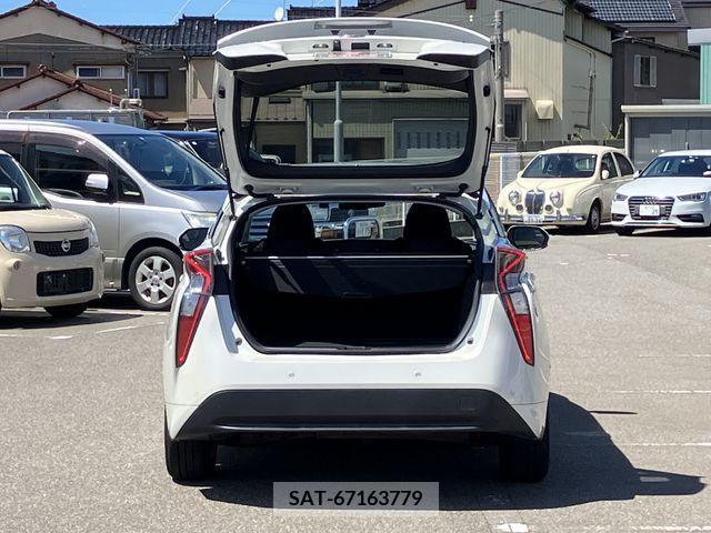 Toyota PRIUS 2017-09 347451-24