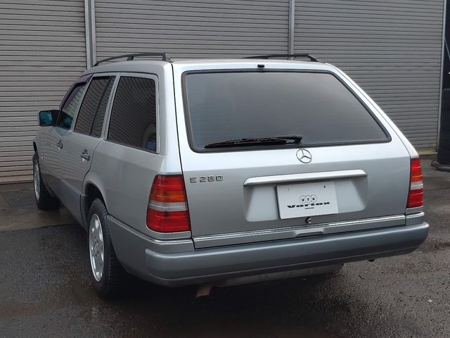 Mercedes Benz E-CLASS 1995-02 2101-3