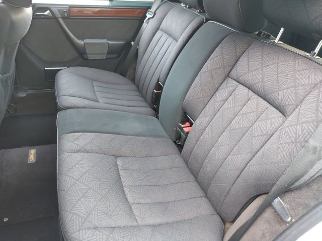 Mercedes Benz E-CLASS 1995-02 2101-16