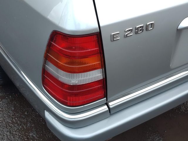Mercedes Benz E-CLASS 1995-02 2101-8