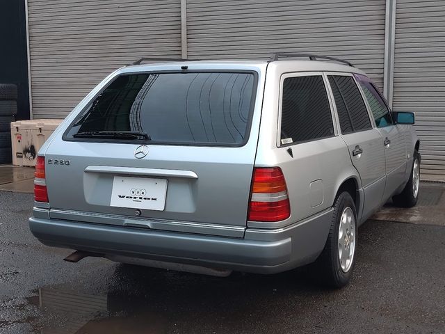 Mercedes Benz E-CLASS 1995-02 2101-4
