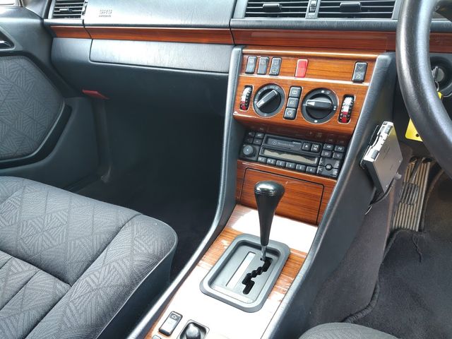 Mercedes Benz E-CLASS 1995-02 2101-21