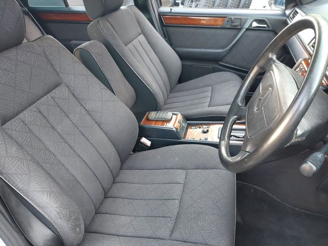Mercedes Benz E-CLASS 1995-02 2101-13