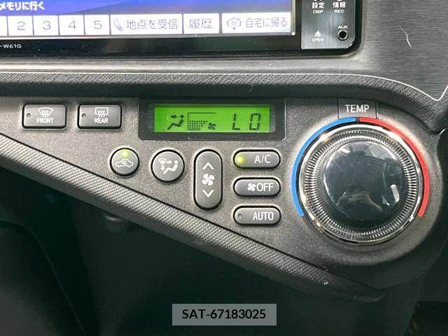 Toyota AQUA 2012-05 352788-7