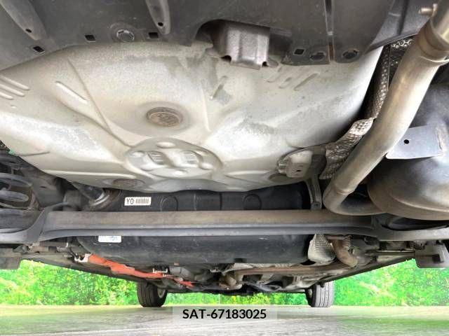 Toyota AQUA 2012-05 352788-19
