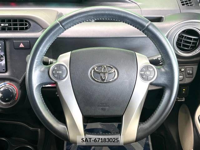 Toyota AQUA 2012-05 352788-2