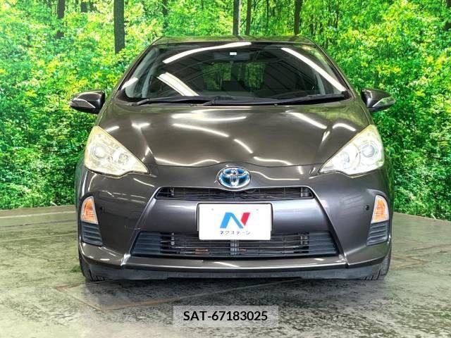 Toyota AQUA 2012-05 352788-14