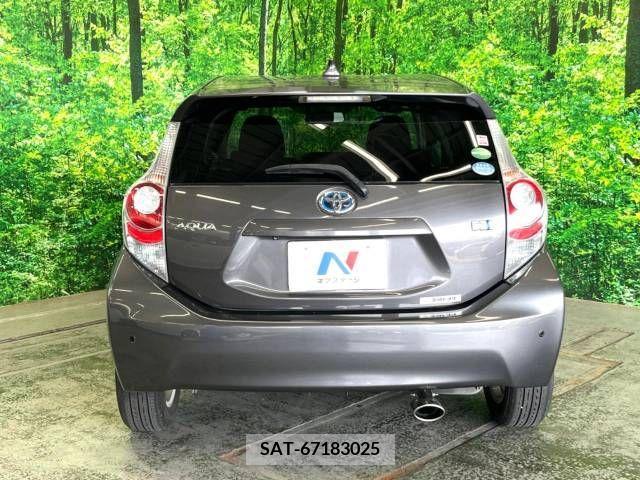 Toyota AQUA 2012-05 352788-15