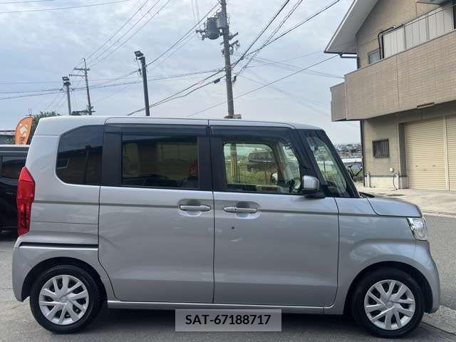 Honda N BOX 2019-02 278724-6