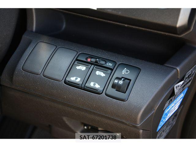 Honda e 2011-03 248178-11