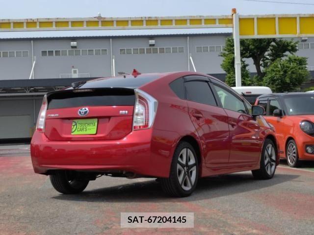 Toyota PRIUS 2013-06 282364-1