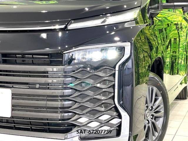 Toyota VOXY 2023-10 313619-12