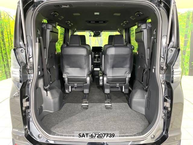 Toyota VOXY 2023-10 313619-10